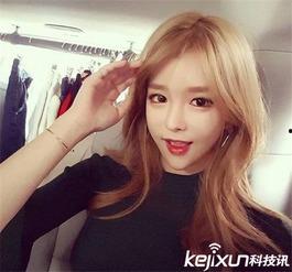 熊猫tv换丝袜女主播,熊猫TV女主播换装秀惊艳全场  第3张