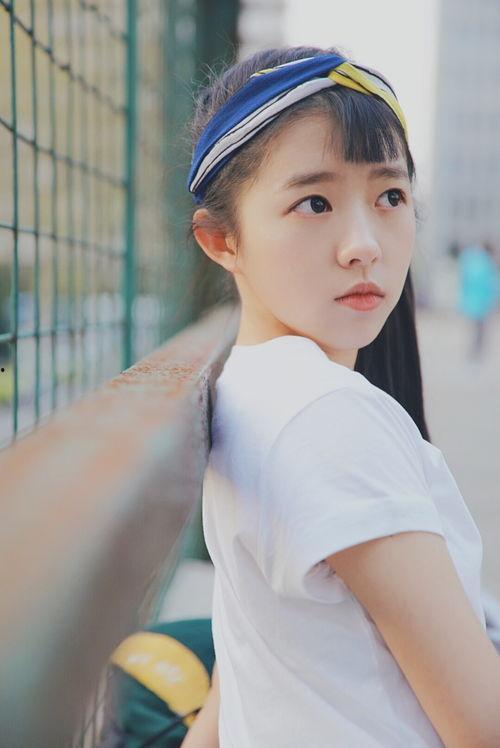 何蓝逗的背景,从平凡女孩到影视新星，她的成长之路