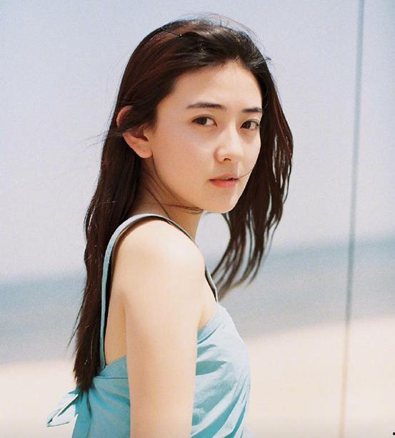 女演员梁洁几岁了,岁月如歌，美丽依旧，她如今几岁了？