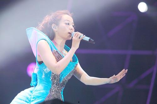 张张靓颖个人资料,音乐梦想的翅膀，闪耀舞台的璀璨星辰